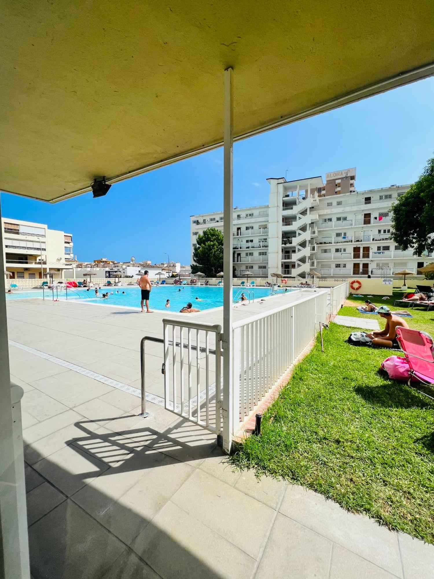 דירות Torremolinos Carihuela Nucleo Cristal מראה חיצוני תמונה