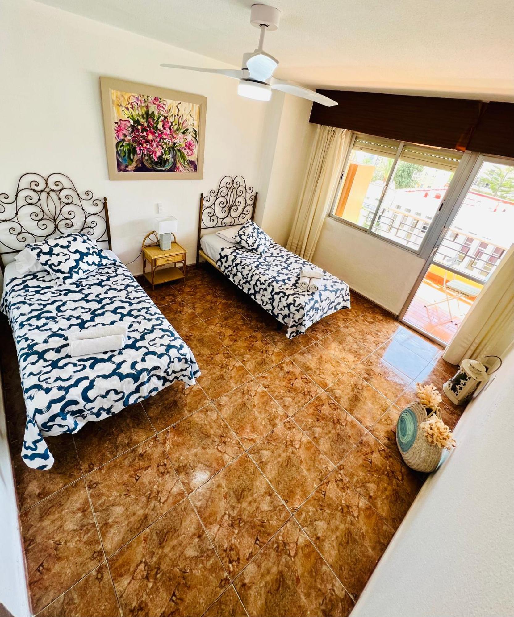 דירות Torremolinos Carihuela Nucleo Cristal מראה חיצוני תמונה