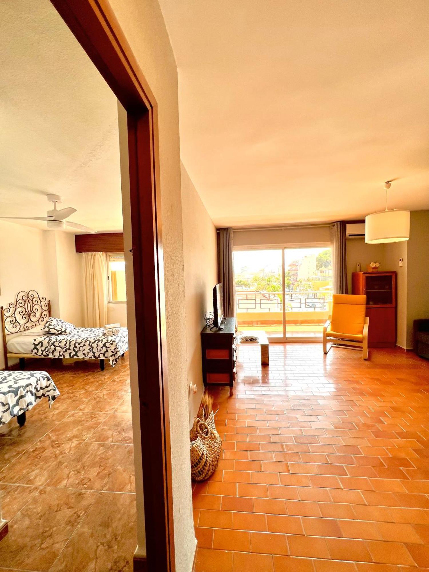 דירות Torremolinos Carihuela Nucleo Cristal מראה חיצוני תמונה